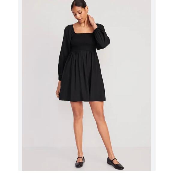 Gap Dresses & Skirts - Gap- long sleeve black dress